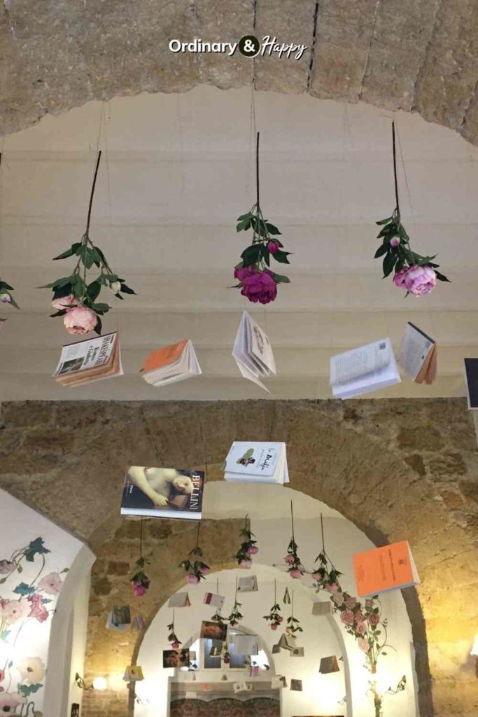 Romantic restaurant setting (with books and roses from the ceiling).